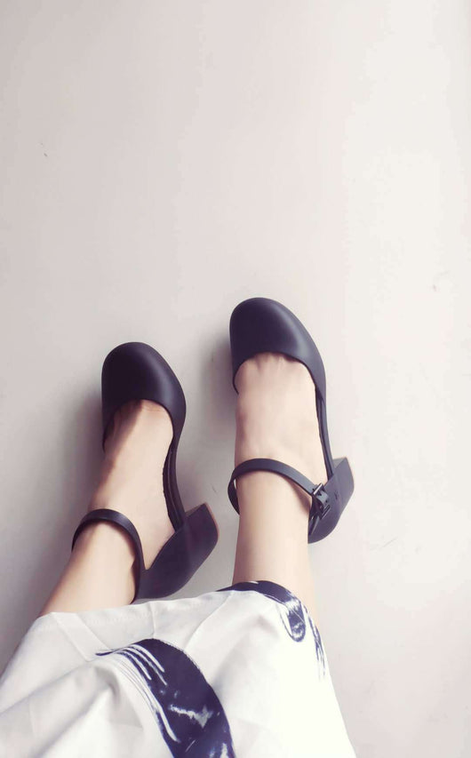 Sandalias de Tacón Medio con Suela Suave y Material PVC Flexible para Mujer - Image 14