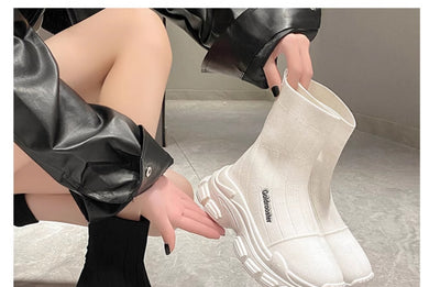 Botas Deportivas de Suela Gruesa con Altura Aumentada y Tecnología Flyknit - Image 11