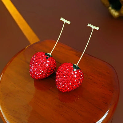 Aretes de Fresa Roja con Diseño Moderno - Image 4