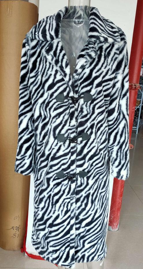 Blusa de Manga Larga con Estampado Cebra y Botones de Cuerno - Image 3