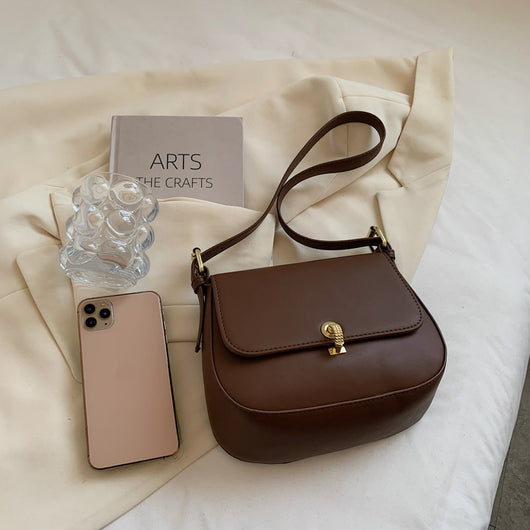 Bolso Saddle Retro con Textura - Elegancia Clásica para Mujer - Image 9