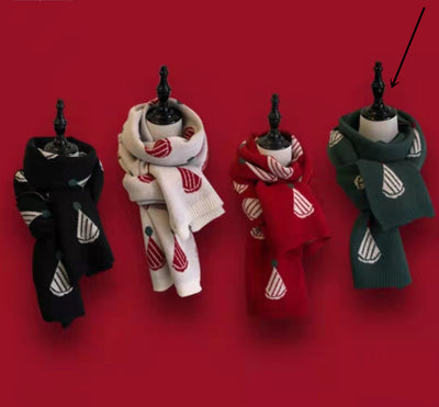 Bufanda Navideña de Punto Rojo - Cálida y Versátil para Todos - Image 16