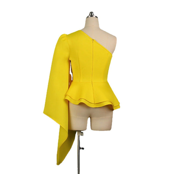 Vestido de Fiesta Ajustado con Hombros Caídos, Cintura Alta y Volantes