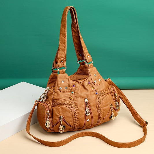 Bolso Mensajero de Cuero Lavado con Remaches y Diamantes
