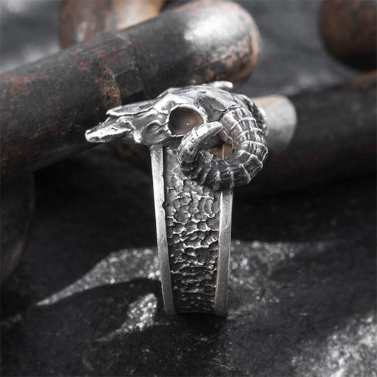 Anillo de Calavera Carnero Punk en Acero Inoxidable - Image 9