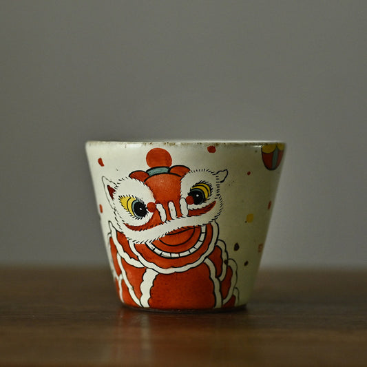 Taza de Cerámica Artesanal Pintada a Mano con León Alegre - Image 2