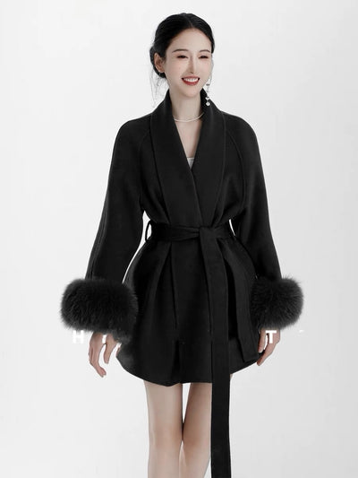 Abrigo Corto Elegante de Cashmira Reversible con Cuello de Zorro Negro - Image 8