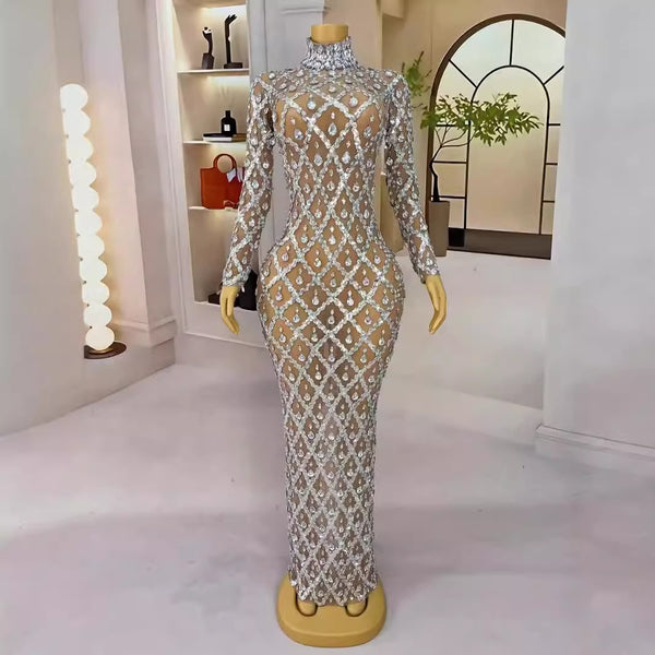 Vestido Largo de Malla Transparente con Cristales Brillantes