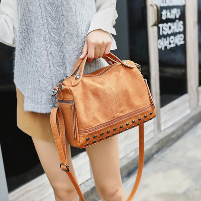 Bolso Retro para Mujer con Remaches y Acabado Mate - Versátil y Elegante - Image 2