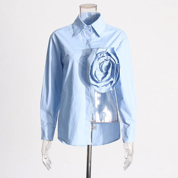 Blusa Floral 3D com Detalhes Vazados e Cortes Assimétricos