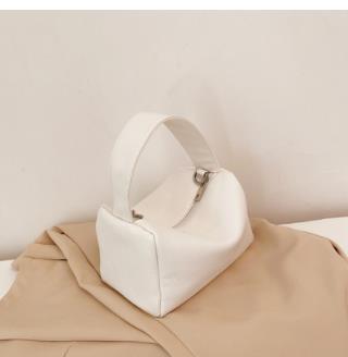 Bolso de Mano con Cadena Dorada - Diseño Versátil Primavera - Image 6