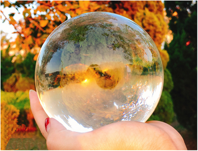 Bola de Cristal con Base de Madera - Image 6