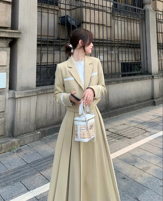 Traje Ejecutivo Rejuvenecedor para Mujer - Camisa y Falda de Temperamento