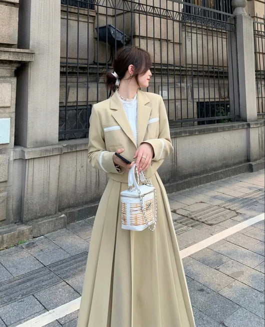 Traje Ejecutivo Rejuvenecedor para Mujer - Camisa y Falda de Temperamento