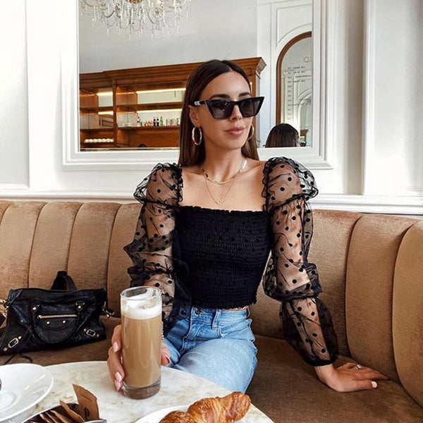 Blusa Elegante de Malla con Mangas Abullonadas y Hombros Descubiertos