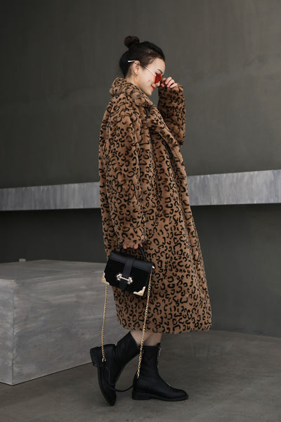 Abrigo de Piel Oversized con Cuello de Solapa y Estampado Leopardo - Image 4