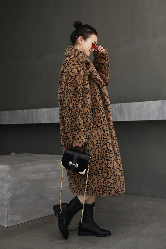 Abrigo de Piel Oversized con Cuello de Solapa y Estampado Leopardo - Image 4