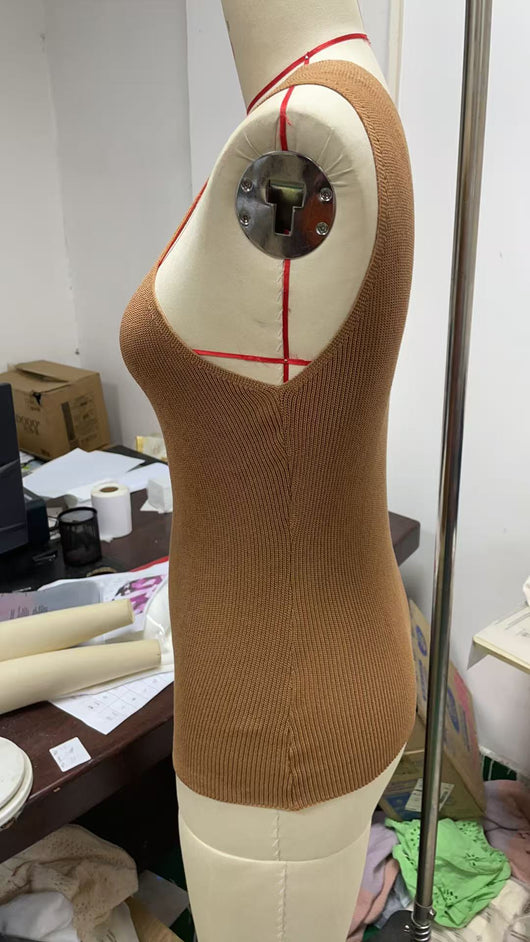 Chaleco Tejido Elegante con Escote Cruzado y Tirantes Finos - Image 14