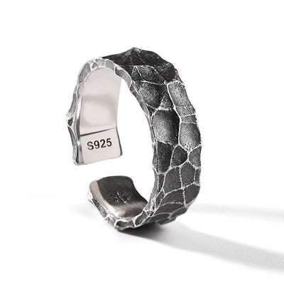 Anillo Vintage para Hombre con Textura de Piedra y Acabado Envejecido - Image 7