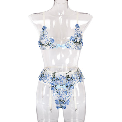 Conjunto de Lencería de Tres Piezas con Encaje Bordado para Verano - Image 4