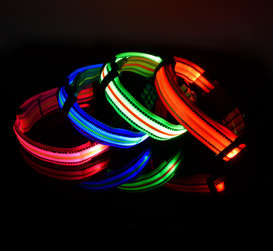 Collar Inteligente para Mascotas con Fibra Óptica, Impermeable y Carga Magnética