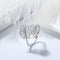 Anillo Ajustable de Oro Blanco con Diamante en Forma de Pluma