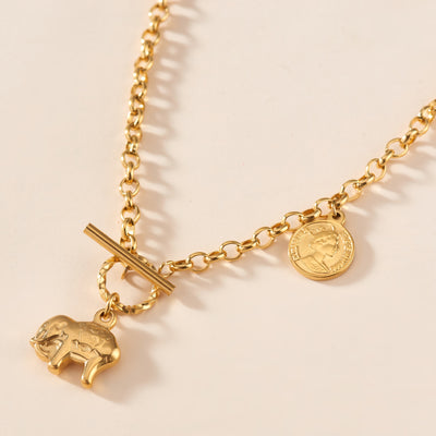 Collar Cadena Hueso de Serpiente con Mariposa Frosted y Detalles de Amor