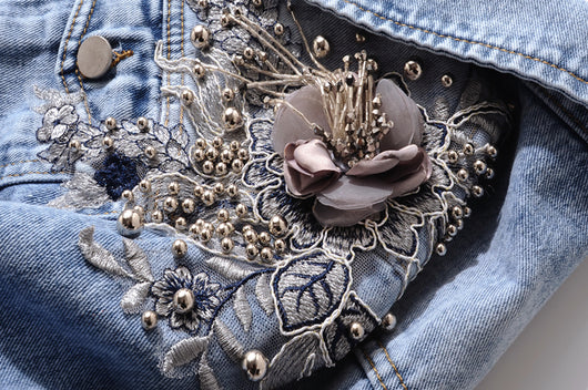 Chaqueta de Mezclilla con Flores Bordadas de Manga Larga - Image 6
