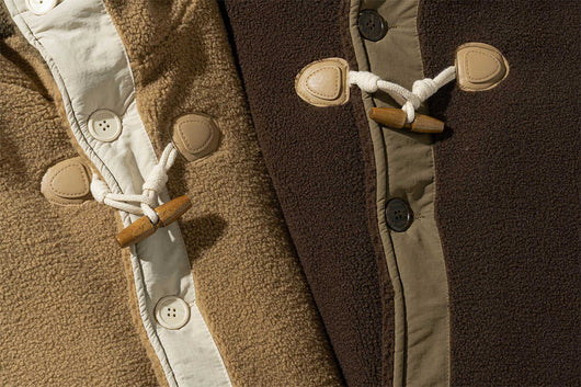 Chaqueta Acolchada con Capucha y Diseño Patchwork de Contraste - Image 14