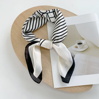 Pañuelo de Seda Estampado Cuadros Blanco y Negro para Mujer - Image 14