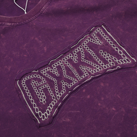 Camiseta Desgastada con Parche de Letras Bordadas - Image 4
