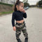 Conjunto Dos Piezas: Suéter Negro Tejido Manga Larga + Pantalón Camuflaje