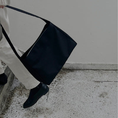 Bolsa de Lona Minimalista para Mujer - Diseño Clásico Versátil - Image 4