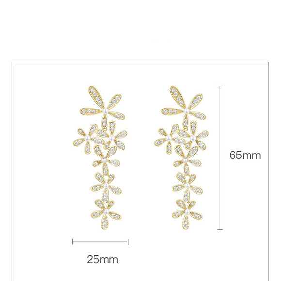 Aretes de Flor Zirconia y Perla Combinada