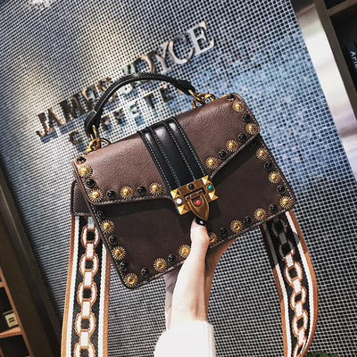 Bolso Cuadrado Pequeño con Tachuelas - Image 8