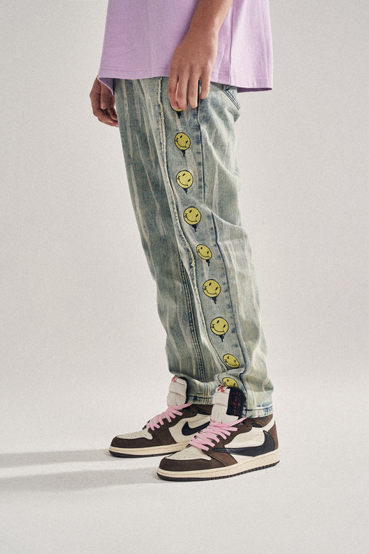Jeans con Bordado de Carita Feliz - Image 4