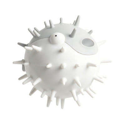 White and grey pufferfish-shaped dog toy with spikes, designed to be bite-resistant and vocal. - Image 12