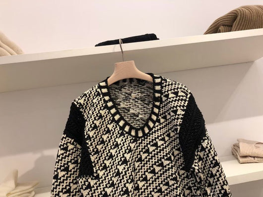 Suéter Cuello Redondo con Contraste de Colores y Diseño Asimétrico - Image 8