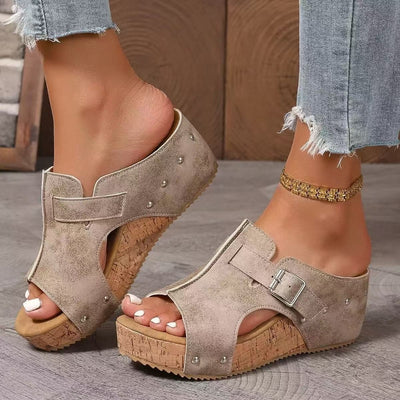 Sandalias Cuña Talla Grande con Remaches - Image 11