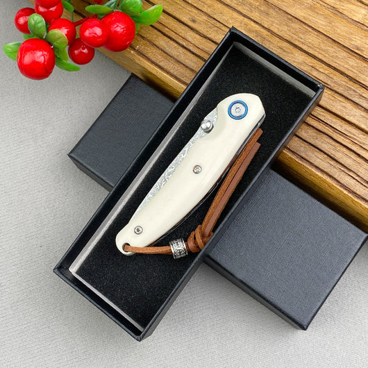 Cuchillo Plegable Portátil de Acero Damasco para Aventuras al Aire Libre - Image 3