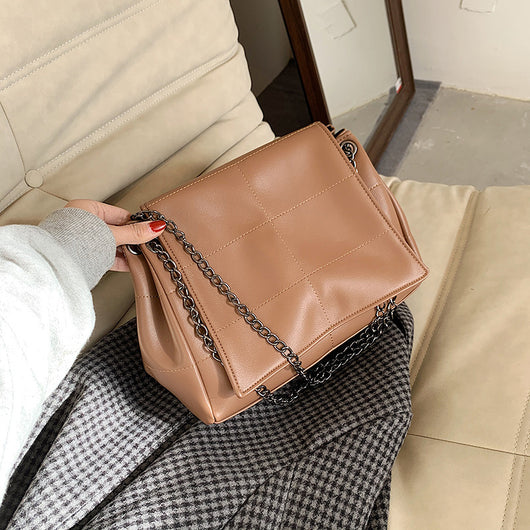 Bolso de Hombro en Cuero Suave con Detalles Bordados - Image 15