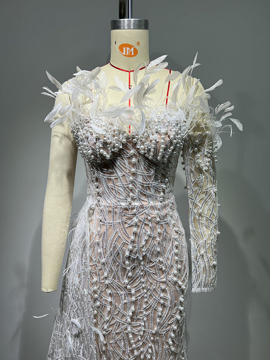 Vestido de Fiesta Elegante con Lentejuelas, Cuentas y Plumas - Image 6
