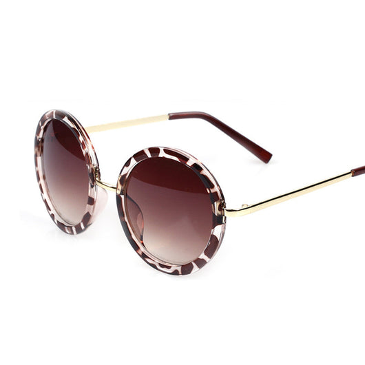 Big round sunglasses with black frames and dark lenses, featuring silver-colored temples. - Image 4
