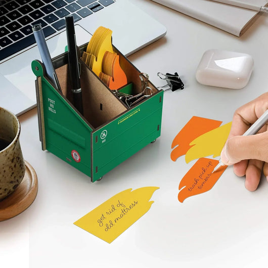 Organizador de escritorio estilo contenedor de basura – Genuine Fred, con tarjetas de notas en forma de llamas, 3 compartimientos para lápices y útiles, accesorio original y divertido para oficina - Tekeno