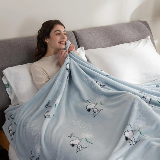 Cobija de felpa Peanuts Velvet Loft Snoopy 140 x 178 cm – Diseño The Flying Ace, oficial y ultra suave - Tekeno