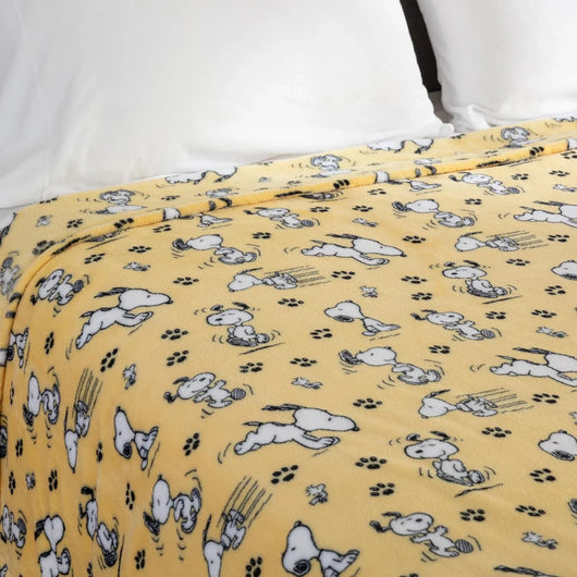 Cobija de felpa Peanuts Velvet Loft Snoopy 140 x 178 cm – Diseño The Flying Ace, oficial y ultra suave - Tekeno