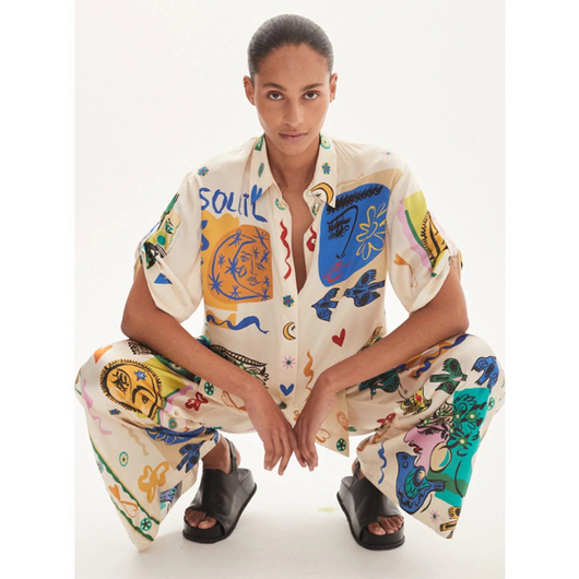 Conjunto de Blusa Satinada con Estampado Graffiti para Mujer - Image 19