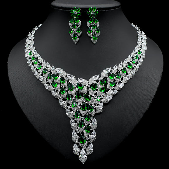Conjunto de Collar y Aretes de Diamantes Completos con Diseño Exagerado