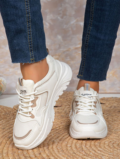 Zapatilla Deportiva Elevada con Malla Transpirable y Plataforma Versátil - Image 9