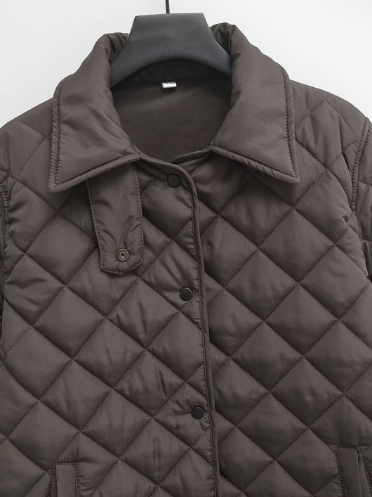 Abrigo Acolchado para Mujer con Solapa y Diseño Rombo - Cálido y Versátil - Image 7